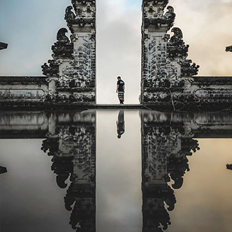 《IG熱門景點》峇里島打卡聖地皇家水池、東岸秘境天空之門半日遊之旅